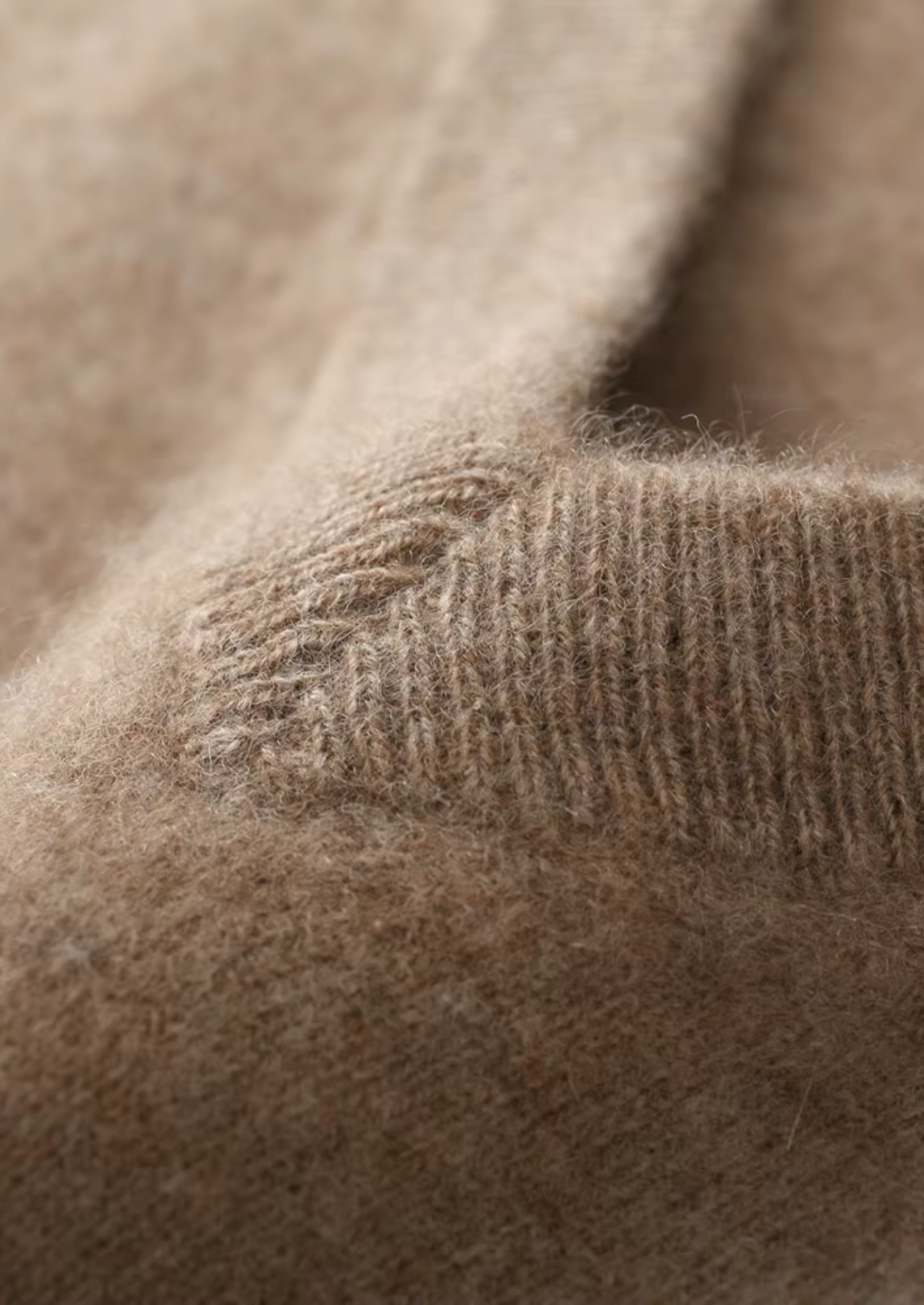 MERINO V-NECK VEST